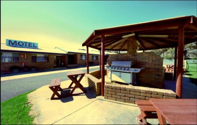 Marlo Caravan Park & Motel Bagian luar foto