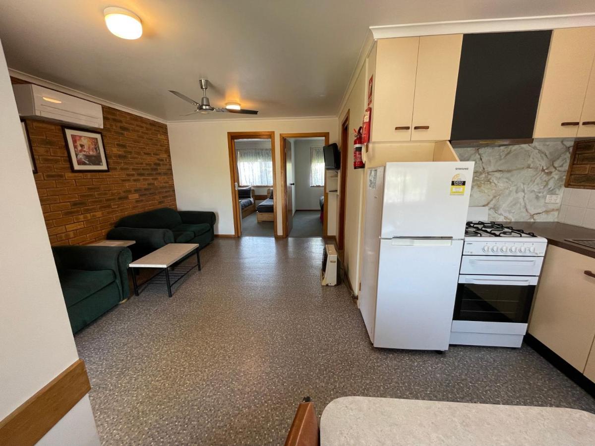 Marlo Caravan Park & Motel Bagian luar foto