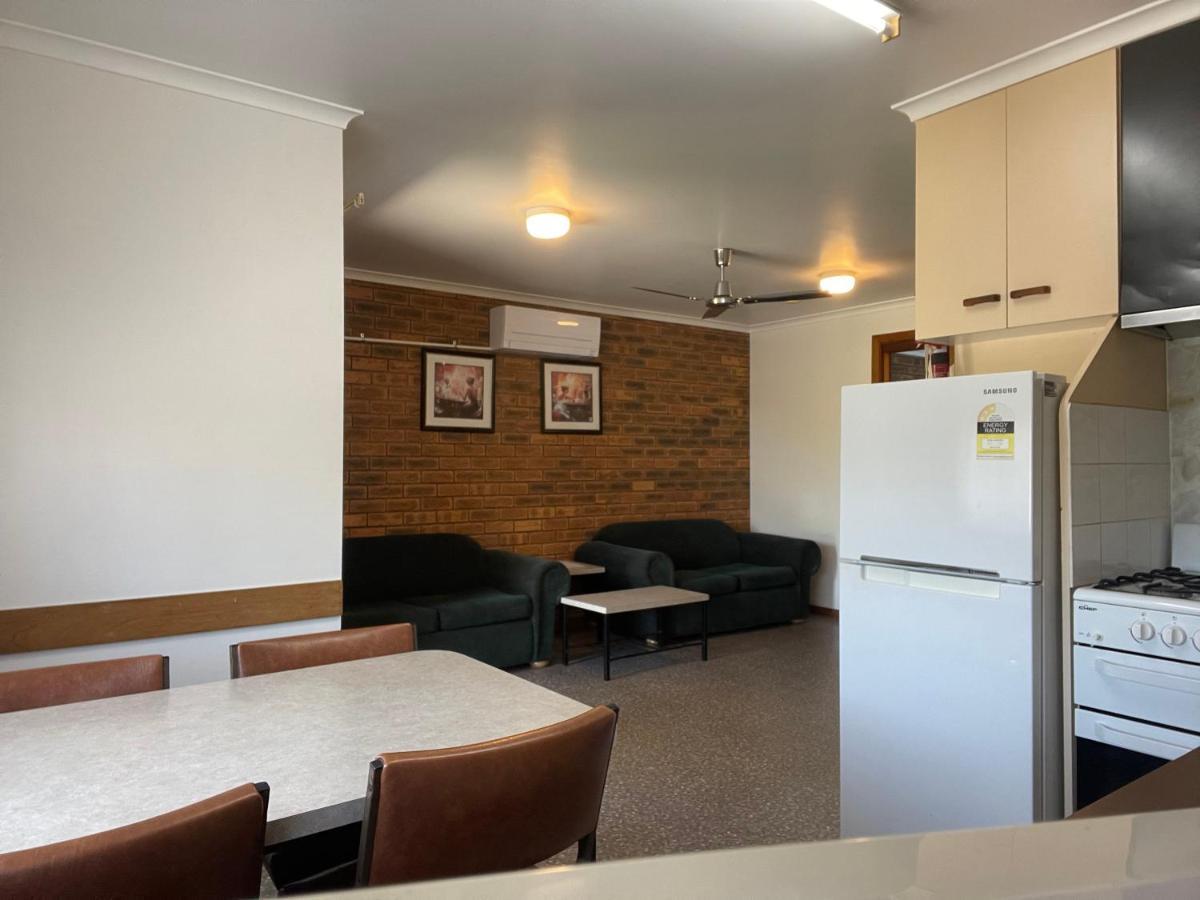 Marlo Caravan Park & Motel Bagian luar foto